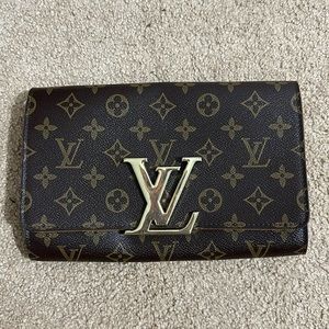 LV purse